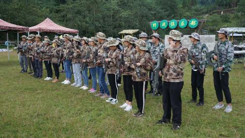 一起來體驗(yàn)真人吃雞的痛快吧?。。。?></div>
                                        <div   id=